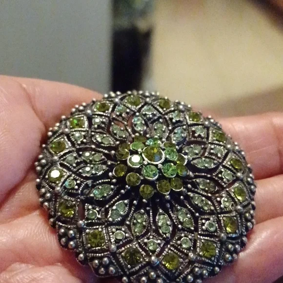 GREEN RHINESTONES PENDANT WITH SILVERTONE ROPE NECKLACE, HALLMARK X, LIKE NEW - Picture 1 of 3